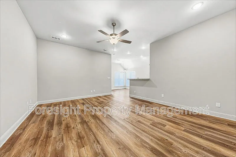 3 bed, 2.0 bath, 1610 sqft, $1,995 — Photo 3