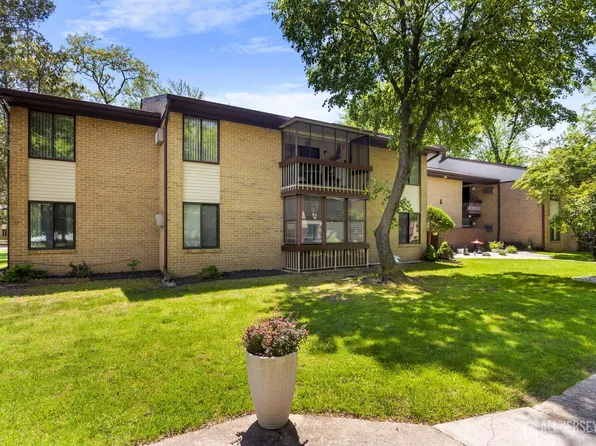 6 Pine Cluster Cir Unit F, Manalapan, NJ 07726