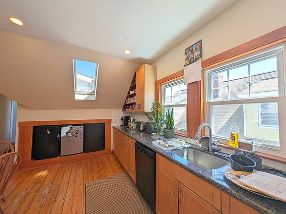 3rd image of 38 Orchard St #2