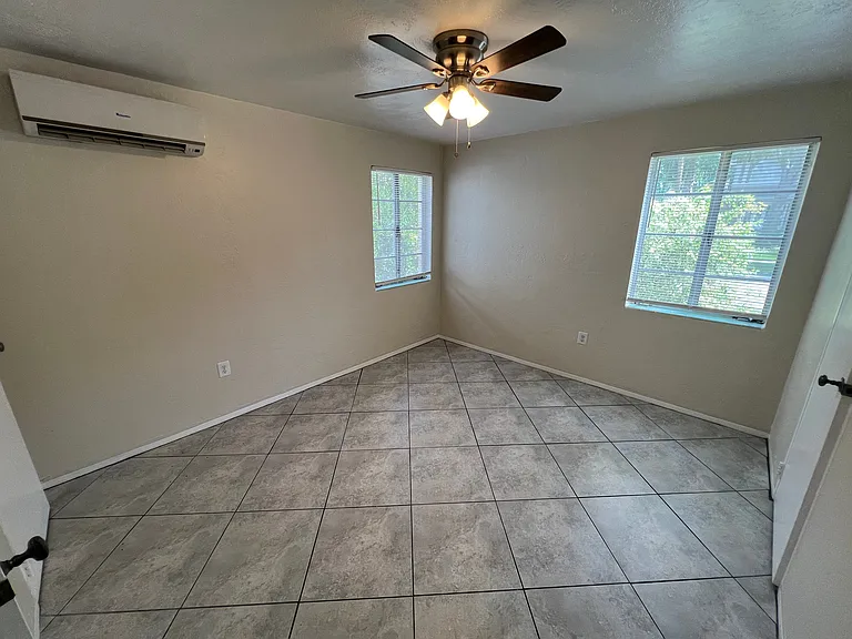 701 Bay St NE #2 — Photo 8