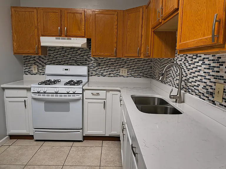 409 E Commercial Ave #R — Photo 12