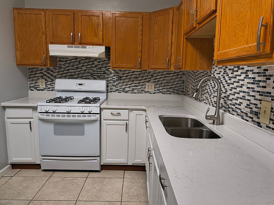 1st image of 409 E Commercial Ave #R