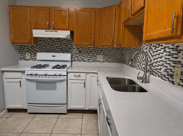 409 E Commercial Ave #R, Lowell, IN 46356
