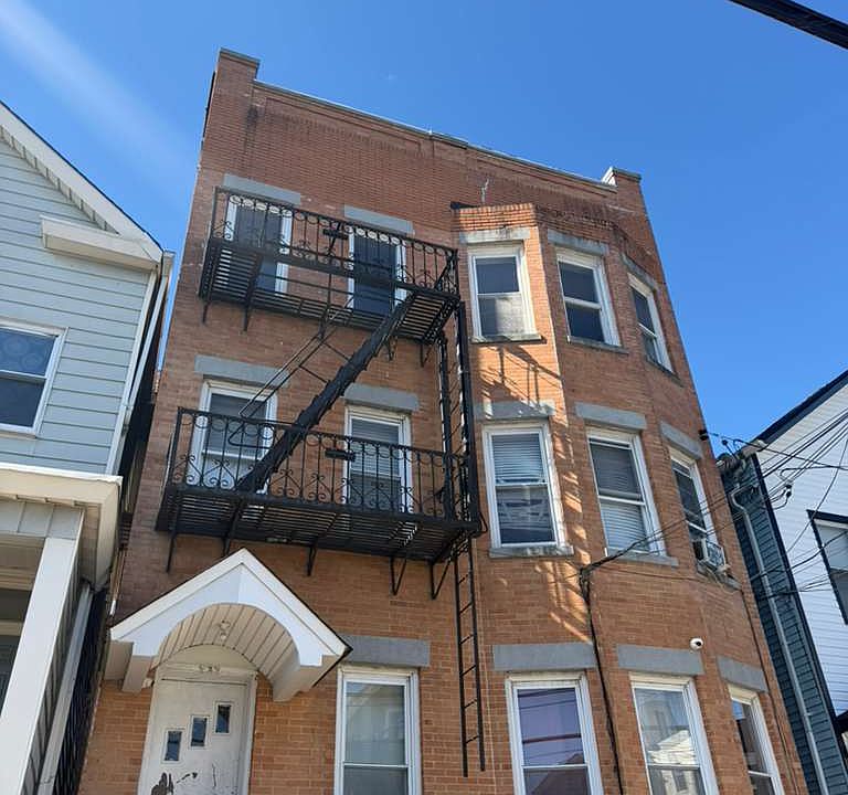 1st image of 232 Inslee Pl APT 3