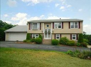 71 Hope Hill Ter, Cranston, RI 02921