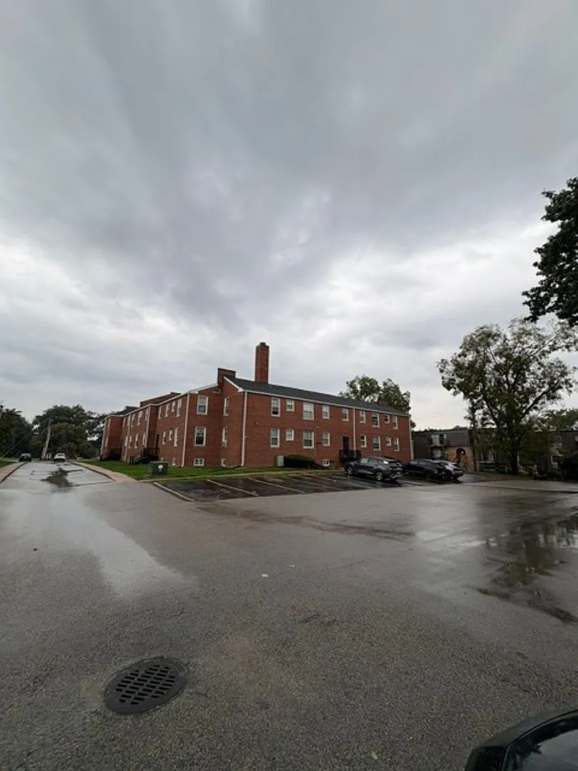 Knoxville Manor — Photo 2