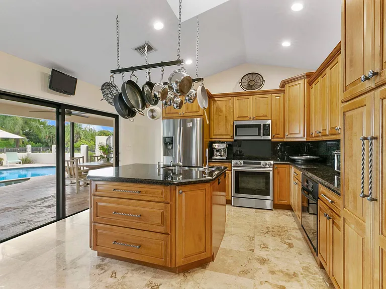 14965 Oatland Ct — Photo 19