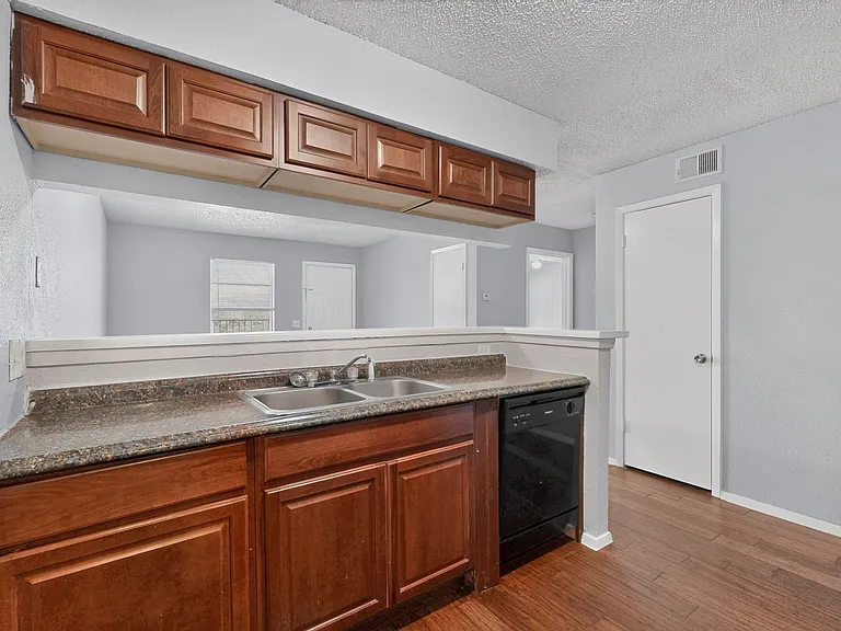 400 Raymond St #16 — Photo 17