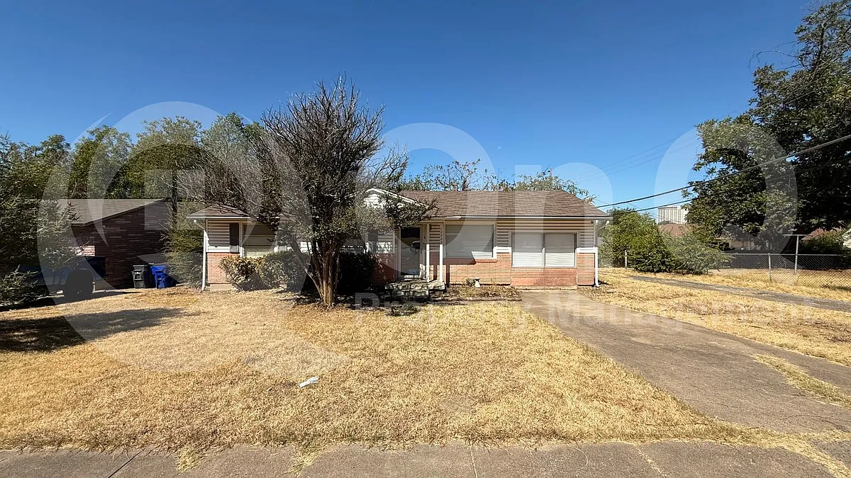 3 bed, 1.0 bath, 1174 sqft, $1,650 — Photo 2