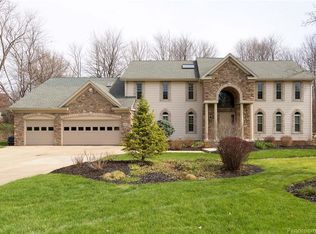 5461 Pine Ln, Solon, OH 44139