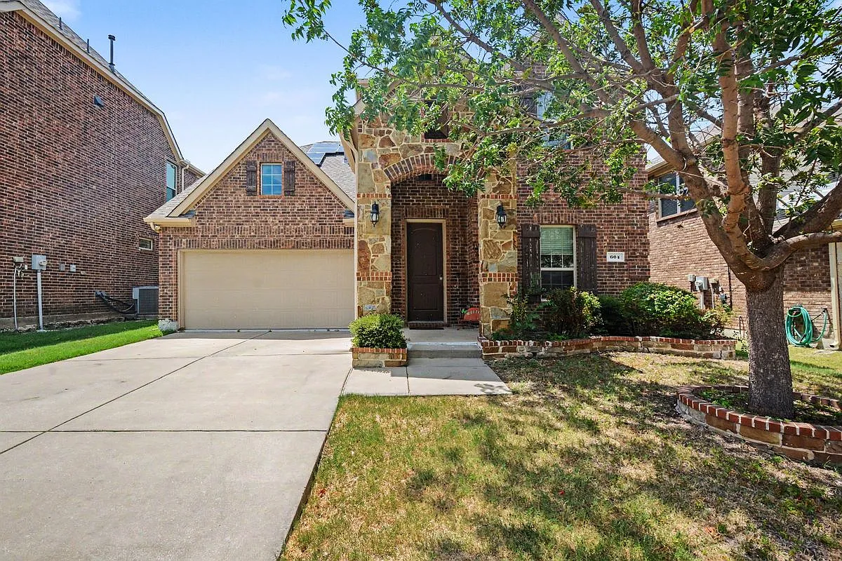 4 bed, 3.5 bath, 2740 sqft, $2,999 — Photo 1