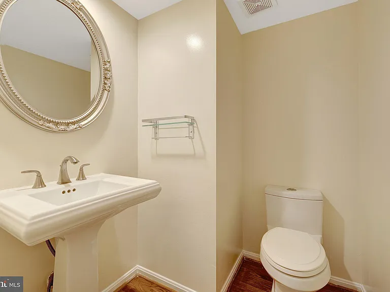 8995 Parliament Dr — Photo 10