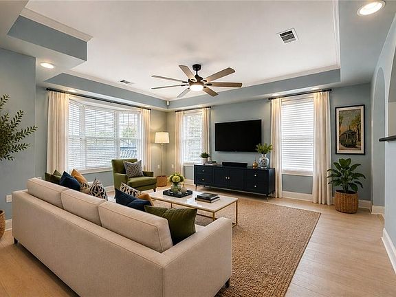 4th image of 124 Portage Pl