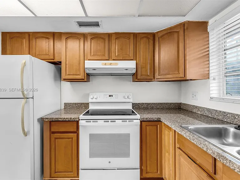 7560 SW 82nd St #G112 — Photo 8