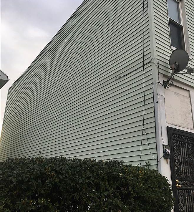 Building Photo 3