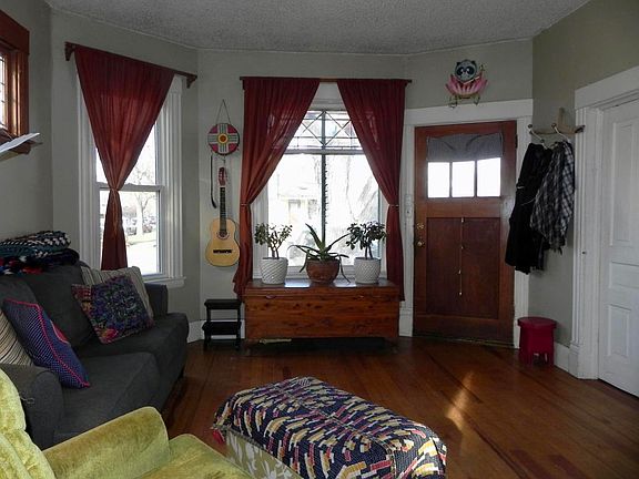5th image of 543 S 4th St W