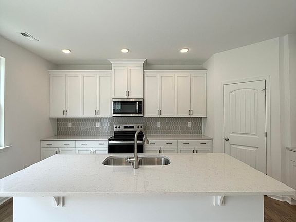 5th image of 333 Providence Creek Dr