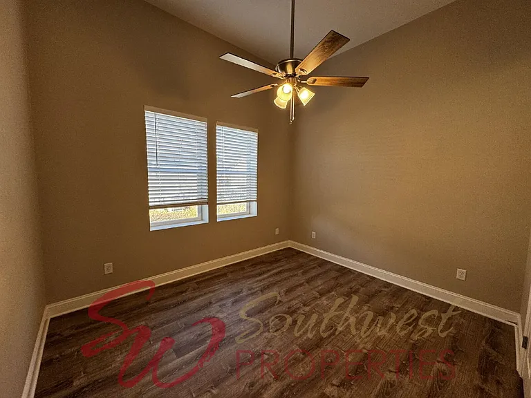 939 W Frey St — Photo 12