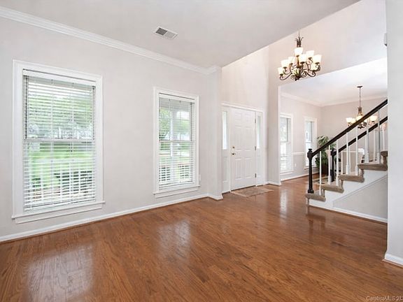 3rd image of 3120 Twin Falls Ln