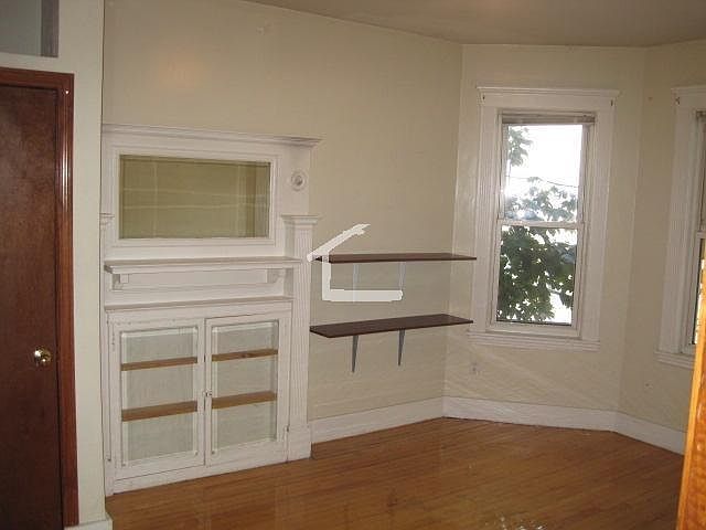 2nd image of 59 Linden St #2IS