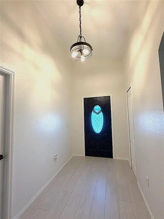 3 bed, 2.0 bath, 1302 sqft, $2,200 — Photo 3