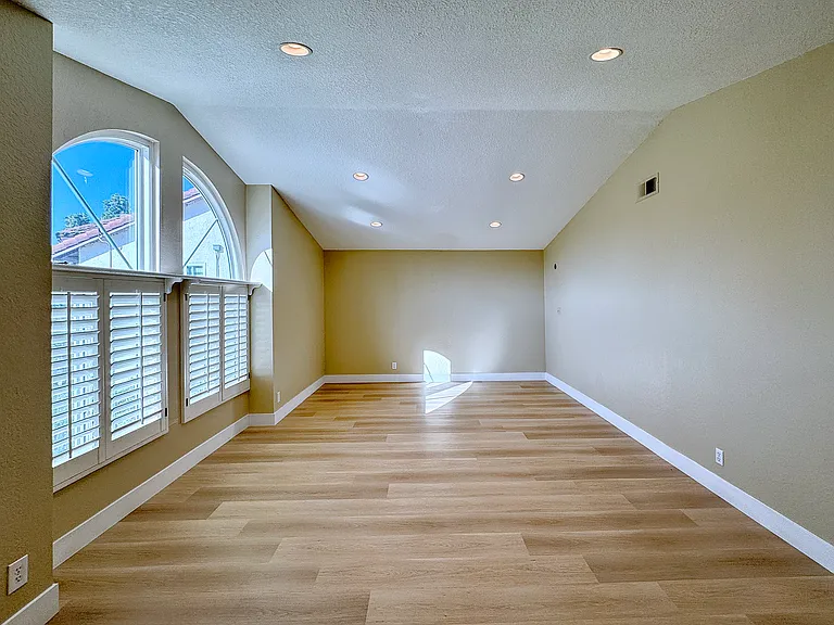1652 Longview Dr — Photo 21