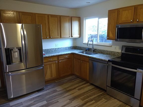 Kitchen - New Floor & Appliances