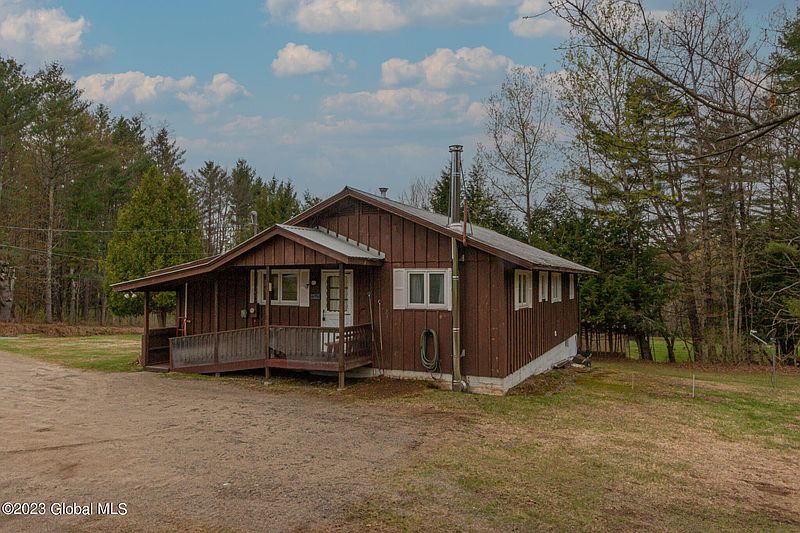 2nd image of 527 Maple Grove Road