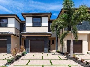 15840 NW 91st Ave, Miami Lakes, FL 33018
