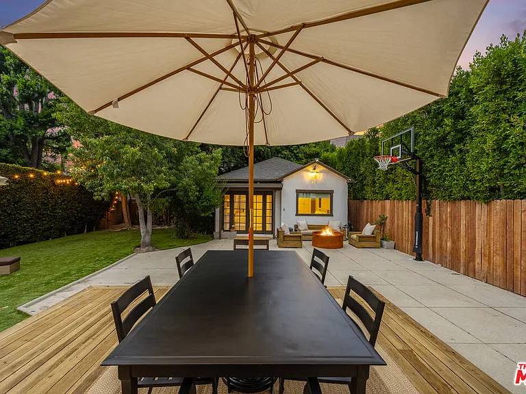6537 Moore Dr — Photo 35