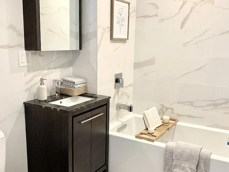 3119 37th Ave #4B — Photo 8