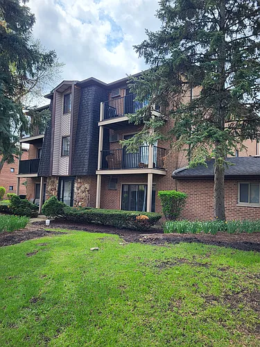 728 W 65th St Photo 1