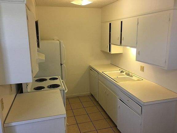 5th image of 1221 West St APT 8