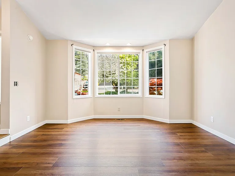 2535 Jones Ave NE — Photo 16