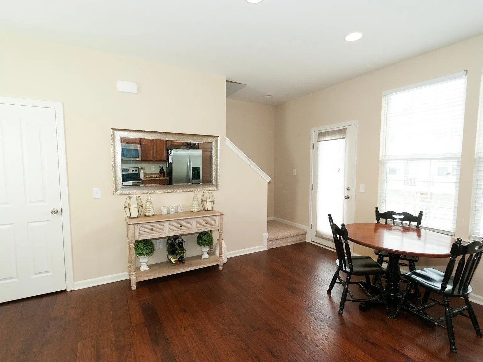 3 bed, 2.5 bath, 1540 sqft, $1,950 — Photo 4