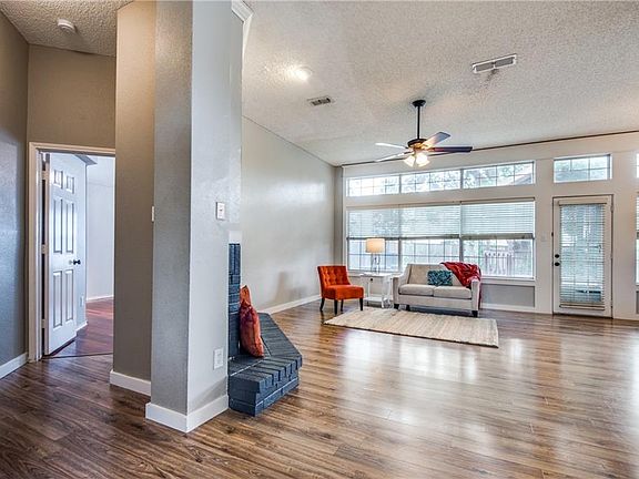 3rd image of 7925 Ember Oaks Dr