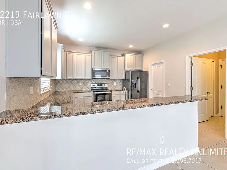 12219 Fairlawn Dr — Photo 15
