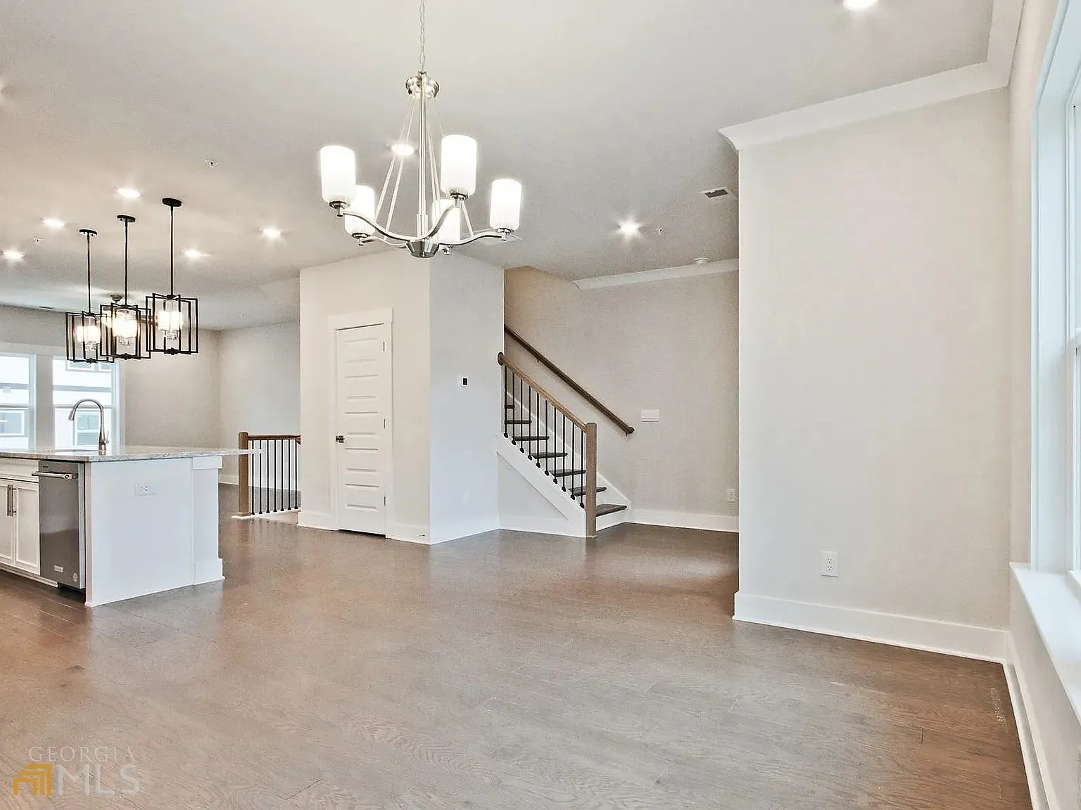 4 bed, 3.5 bath, 2038 sqft, $2,850 — Photo 4