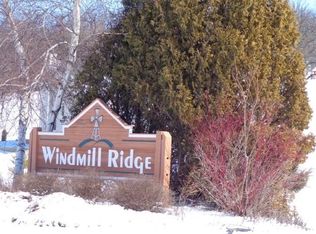 10 Windmill Ridge Rd, New Glarus, WI 53574