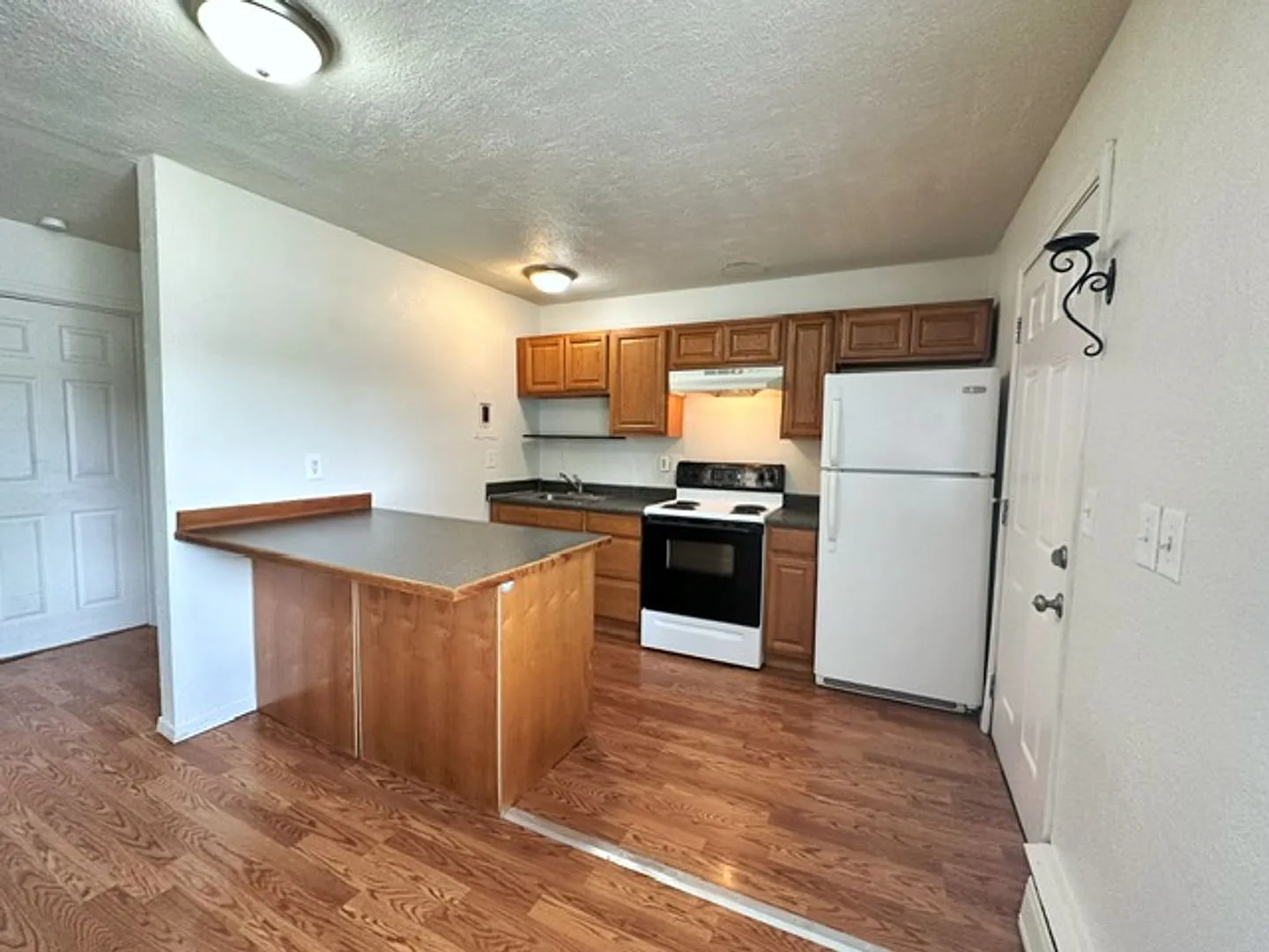 1227 E 11th Avenue — Photo 2