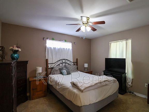 5th image of 405 E Palmetto Ave