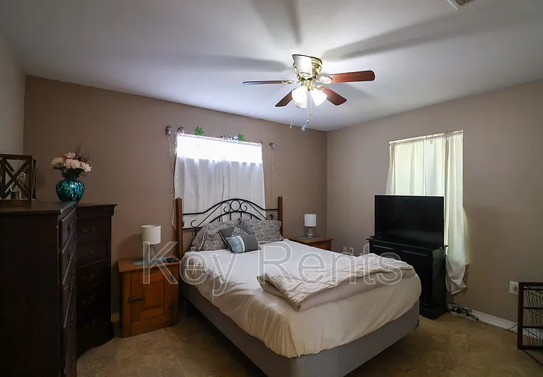 405 E Palmetto Ave — Photo 5