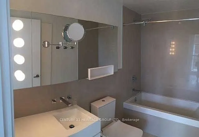 45 Charles St E #3912 — Photo 12