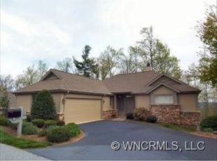 25 Meadow Ridge Ln, Hendersonville, NC 28739