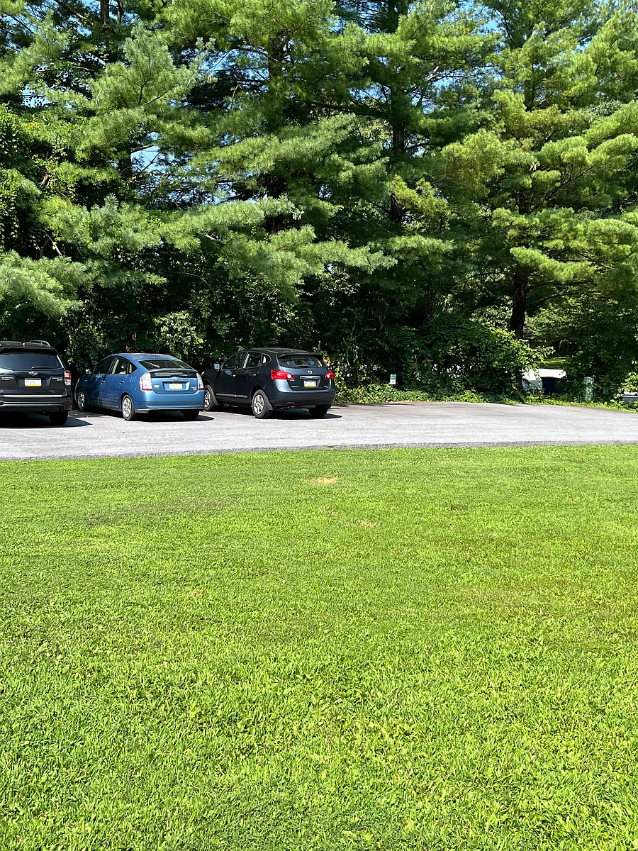 Off street parking - 1416 Scenic Dr