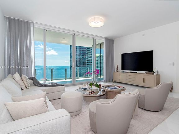 5th image of 300 Biscayne Boulevard Way #3503