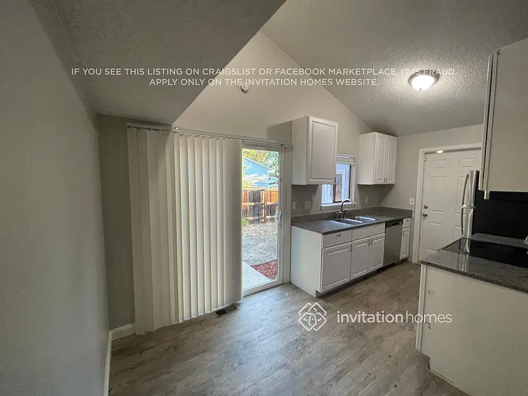 17405 E Temple Dr — Photo 6