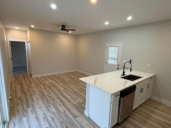 3rd image of 1037 Warder St