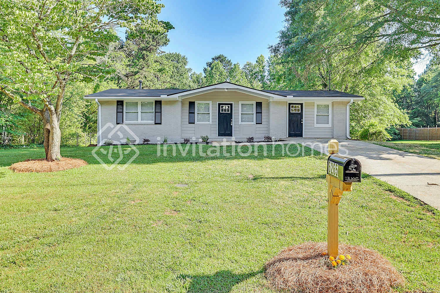 6265 Lakeview Dr Douglasville, GA 30135 — Photo 1