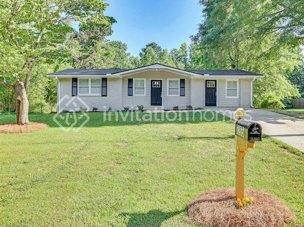 6265 Lakeview Dr, Douglasville, GA 30135